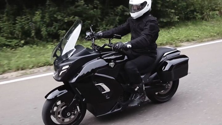 Das neue Aurus-Motorrad hat 190 Pferde und wird die Präsidentensäule begleiten.